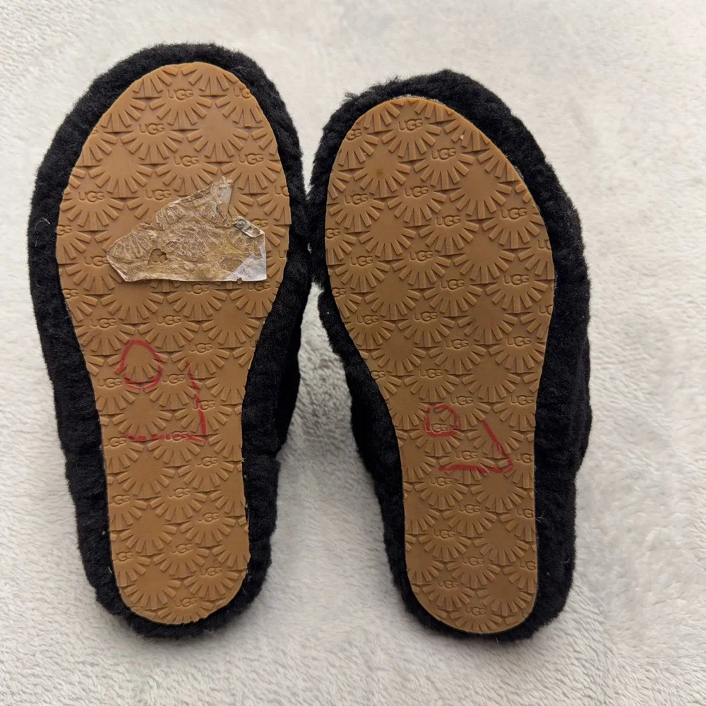 UGG Slides Kids Size 1 Black Fluff Yeah Slipper Elastic Strap